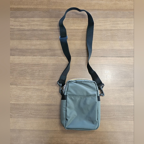 K.WAY WATERPROOF ERLOY SHOULDER STAP CROSSBODY - Picture 2 of 14